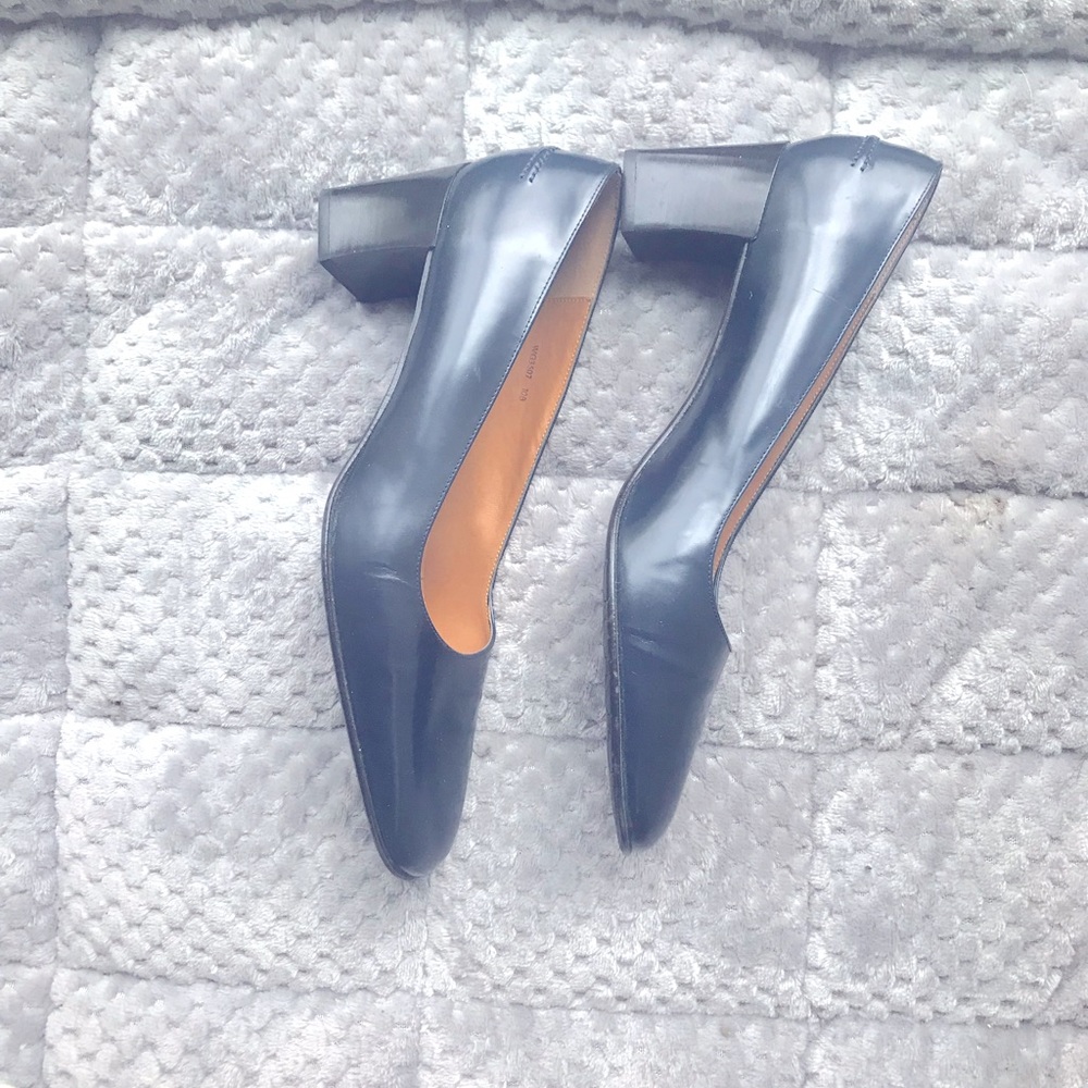 Slightly used Ralph Lauren navy blue pumps. My foot is a wide C. Very classy